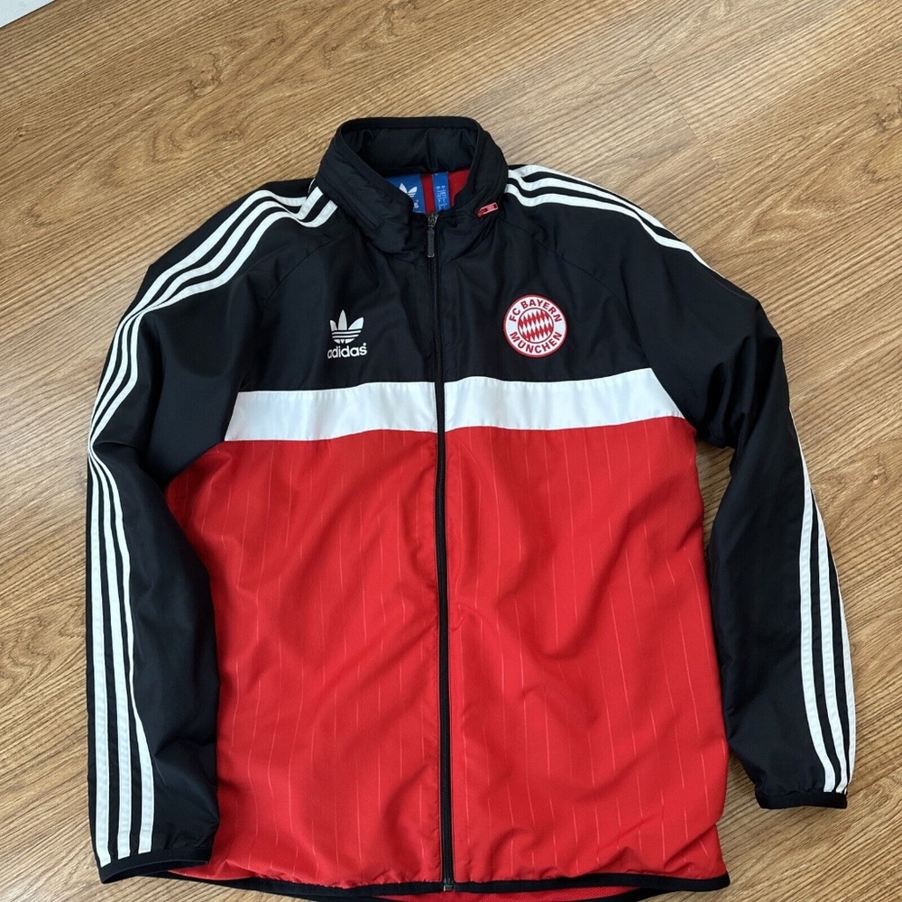 Adidas Bayern Munich - Large - Red & Black windbreaker - rain jacket w/hood